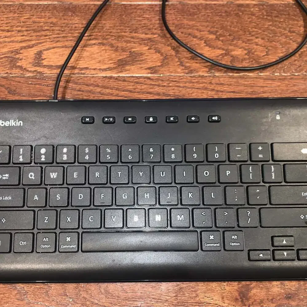 Belkin Secure‎ Wired Keyboard for iPad/iPhone with Lightning Connector (B2B124)